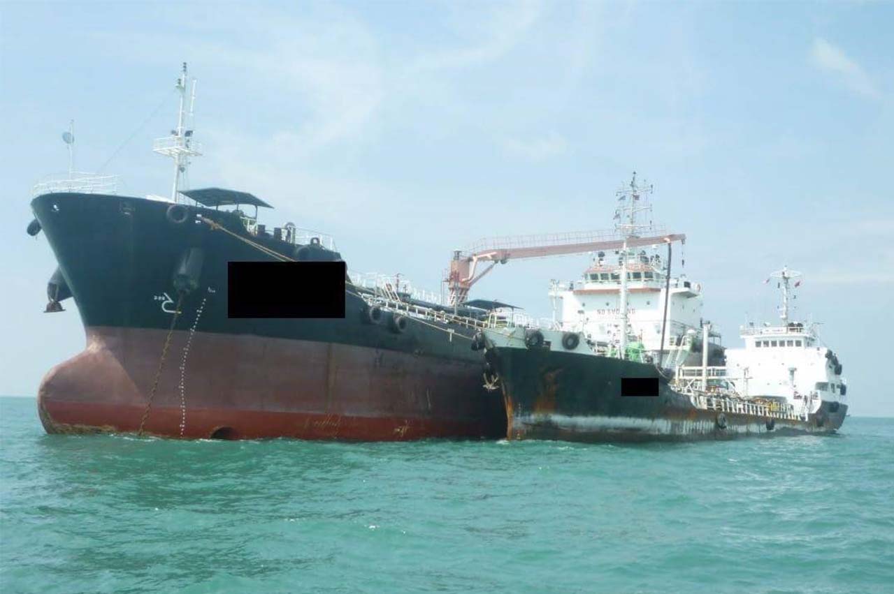 Malaysia: MMEA arrests two tankers in alleged illegal fuel oil transfer 26 MMEA 01102018 feat