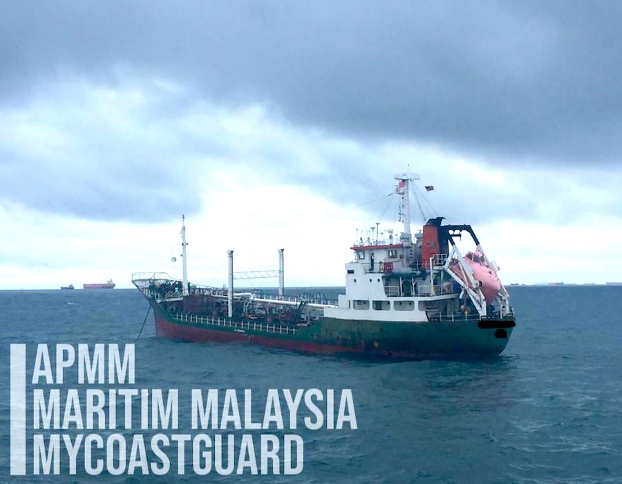 MMEA detains Malaysia & Mongolia registered tankers for anchoring illegally in Johor 26 MMEA 181220 feat