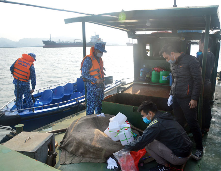 Vietnam: Coast Guards detain Hong Minh Petroleum vessel carrying illegal DO 26 Vietnam Coast Guard HP 1702