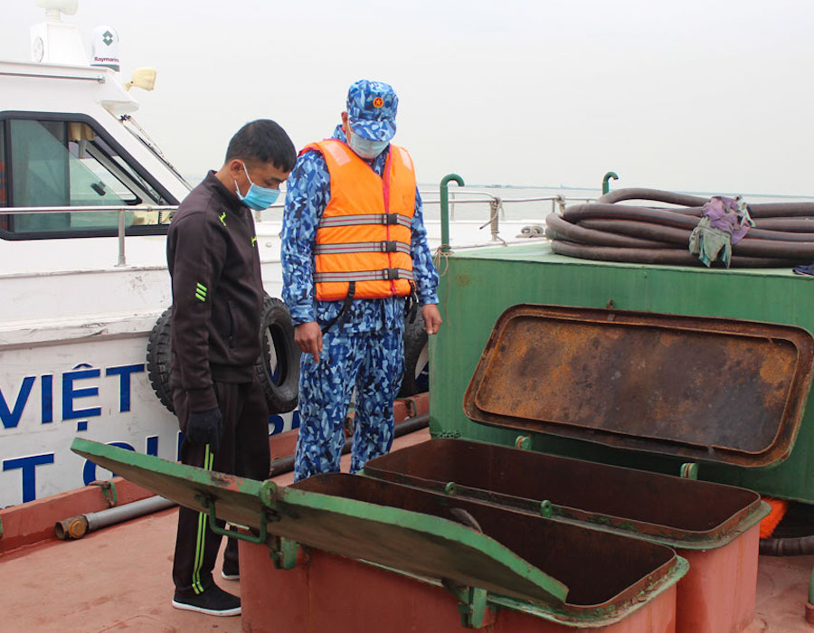 Vietnam: Coast Guards detain unnumbered tanker carrying 45,000 litres of illegal DO 26 post 48919