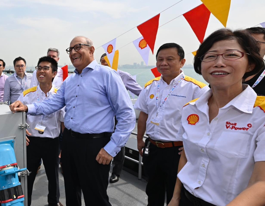 Transport Minister launches Singapore's first fully-electric ferry “Penguin Refresh” 26 Penguin Refresh