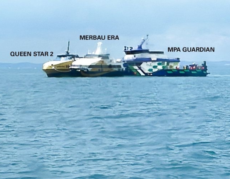 Singapore: Engine room of “QUEEN STAR 2” catches fire, all passengers safe 26 post 56198