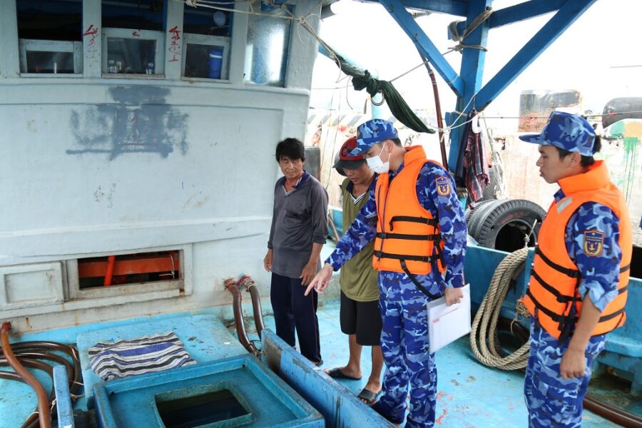 vietnam tg 91387 ts arrested over 30000 litres of unknown origin diesel oil