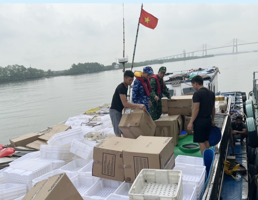 Vietnam: Coast Guard arrests vessel over 17,000 litres of unknown origin diesel oil 28 post 56539