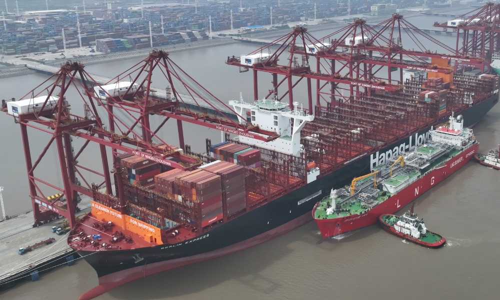 World Fuel Services achieves LNG bunkering milestone in China 28 HapagLloyd
