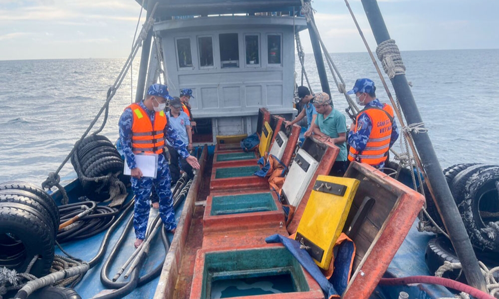 Vietnam: ‘TG - 93698 TS’ arrested over 60,000 litres of unknown origin diesel oil 26 TG 93698 TS