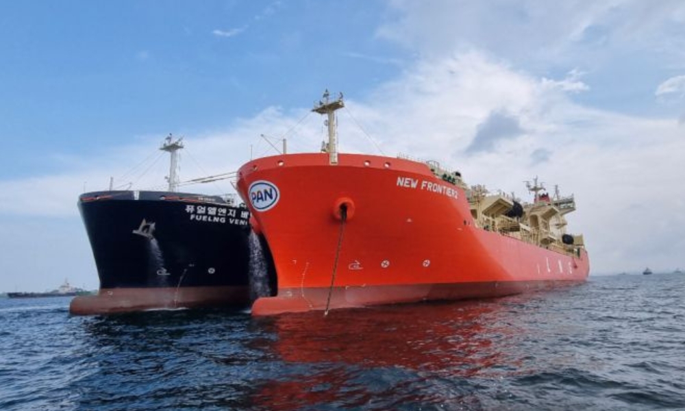 FueLNG performs cool-down and LNG bunkering operations in Singapore 28 NewFrontier2