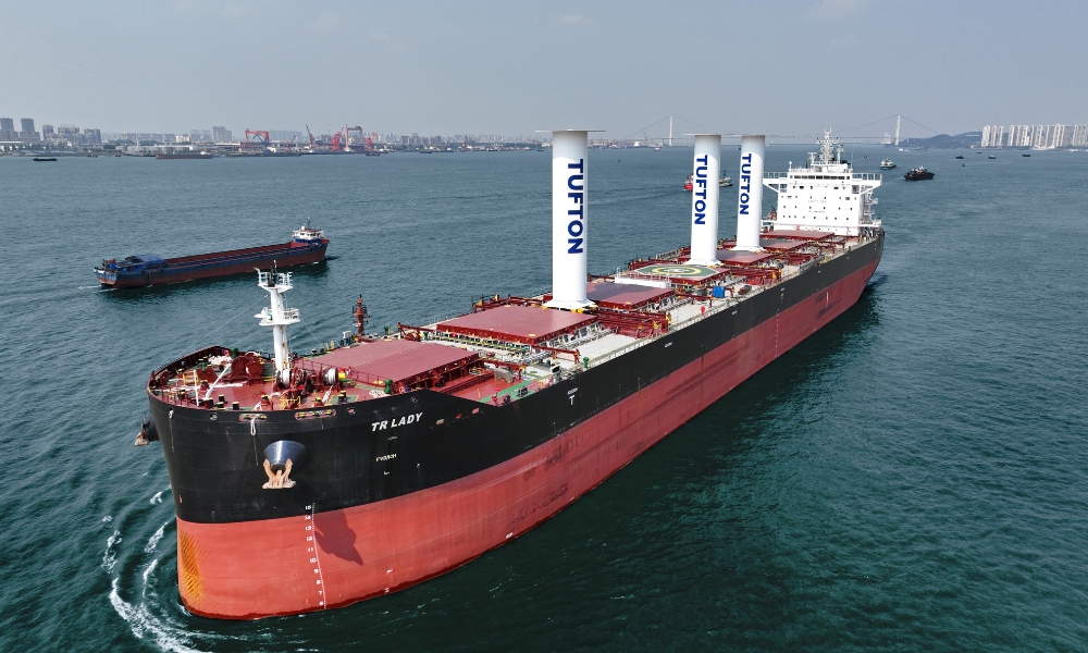 Bulker “TR Lady”installed with Anemoi Rotor Sails, expected to bring 10% of bunker fuel savings 28 TR Lady
