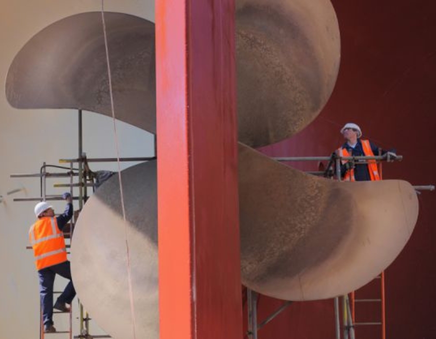 LR: Retrofit or newbuild? The challenge for shipowners seeking future carbon compliance 26 140 1