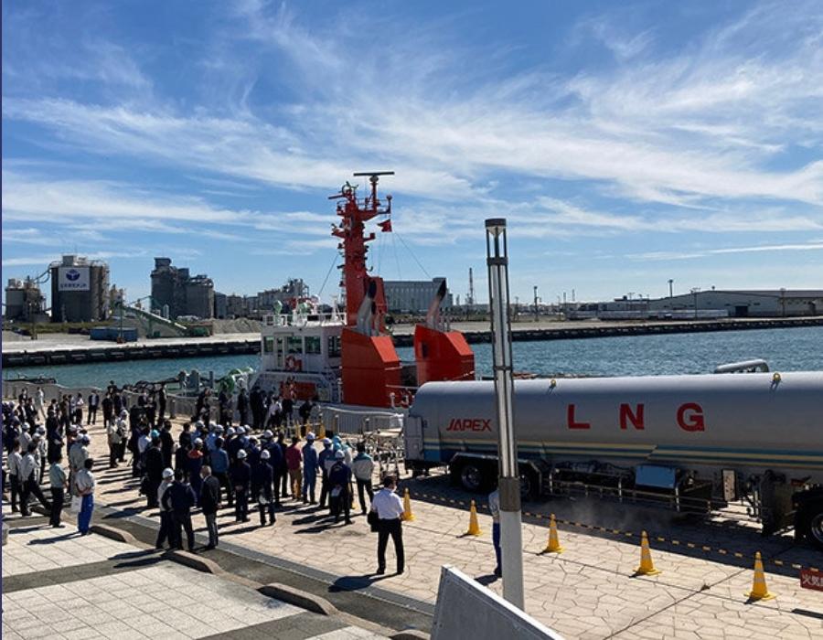 Mitsui O.S.K. Lines takes part in third LNG bunkering trial of tugboat “Ishin” in Japan