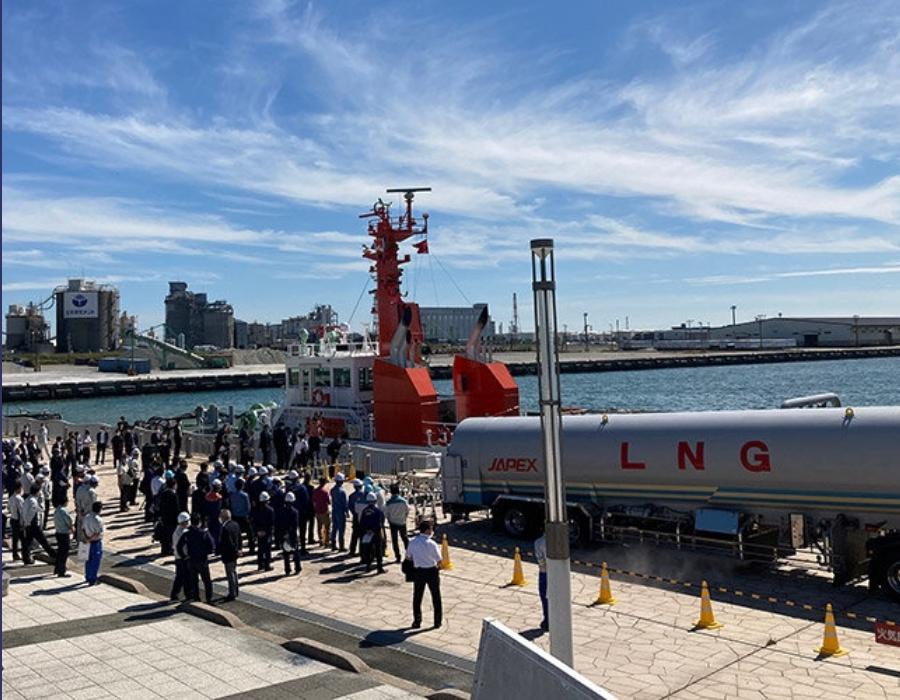 MOL takes part in third LNG bunkering trial of tugboat “Ishin” in Japan 28 Mitsui O.S.K. Lines takes part in third LNG bunkering trial of tugboat “Ishin” in Japan