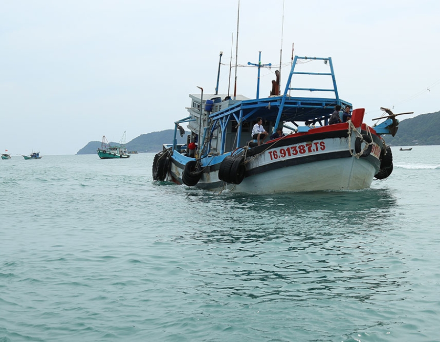 Vietnam: “TG 91387 TS” arrested over 45,000 litres of unknown origin diesel oil 26 229