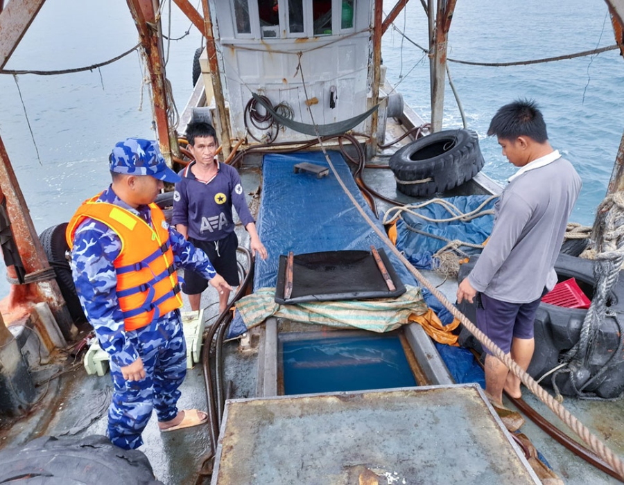 Vietnam: “KG-95945 TS” arrested over 50,000 litres of illegal diesel oil 26 25 1