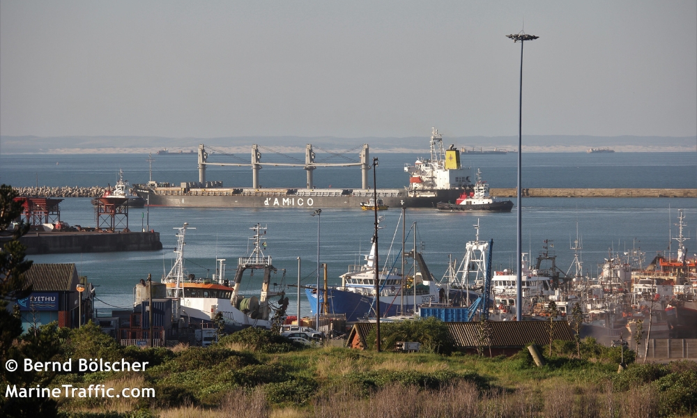 ENGINE: Algoa Bay closure spurs surge in bunker calls at nearby ports 26 Algoa Bay MarineTraffic / Bernd Bölscher