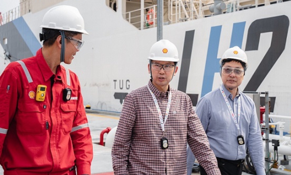 Singapore hosts world’s first bulk liquefied hydrogen carrier “Suiso Frontier” 28 Singapore hosts world’s first bulk liquefied hydrogen carrier “Suiso Frontier”