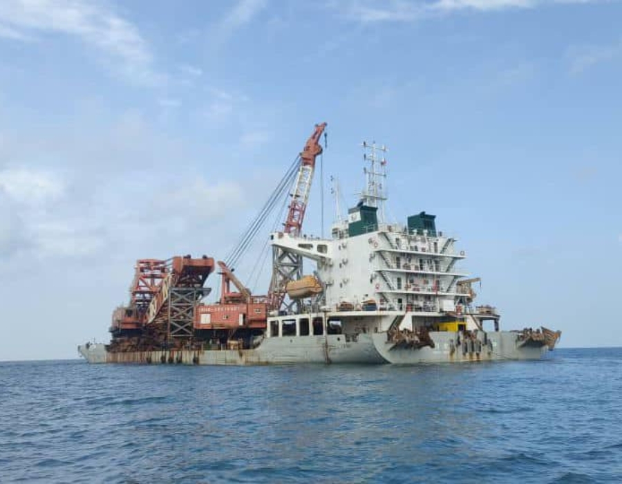 Malaysia detains China-registered dredge barge for allegedly scavenging WW2 shipwrecks 26 283