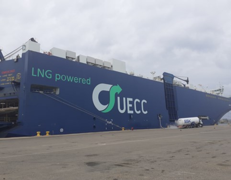 UECC dual-fuel vessel “Auto Energy” completes inaugural LNG bunkering operation 28 298
