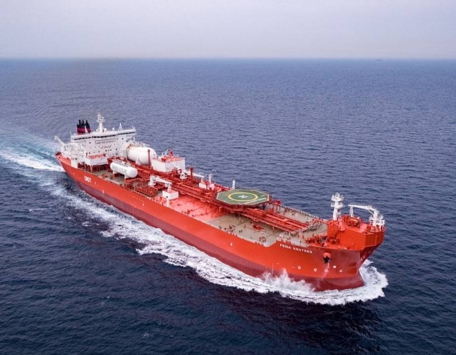 KNOT takes delivery of first LNG dual fuel shuttle tanker “Frida Knutsen” 26 34