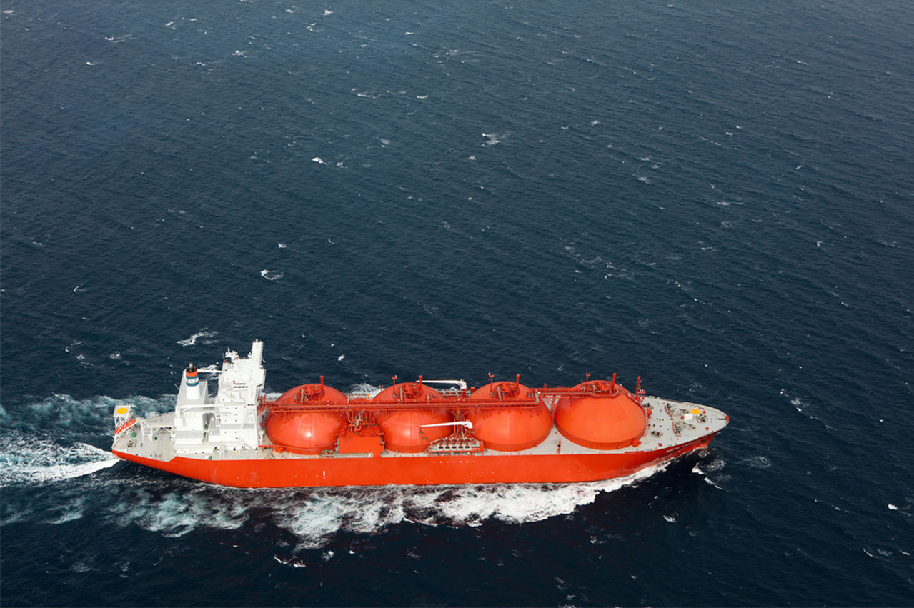 Total to develop LNG bunkering service at Oman 26 5af8f79617246 1526265750