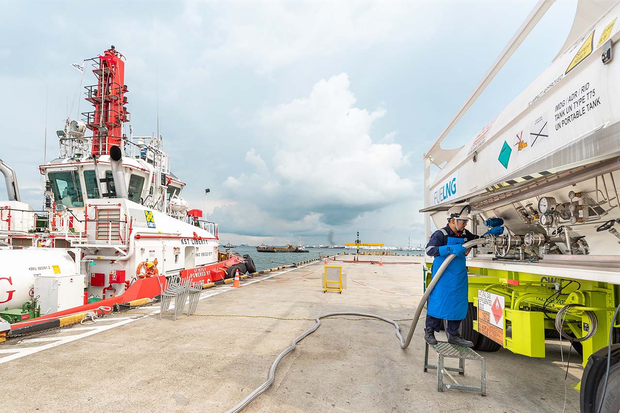 FueLNG achieves Singapore’s 100th LNG bunkering operation 26 5cb50a5b0780e 1555368539