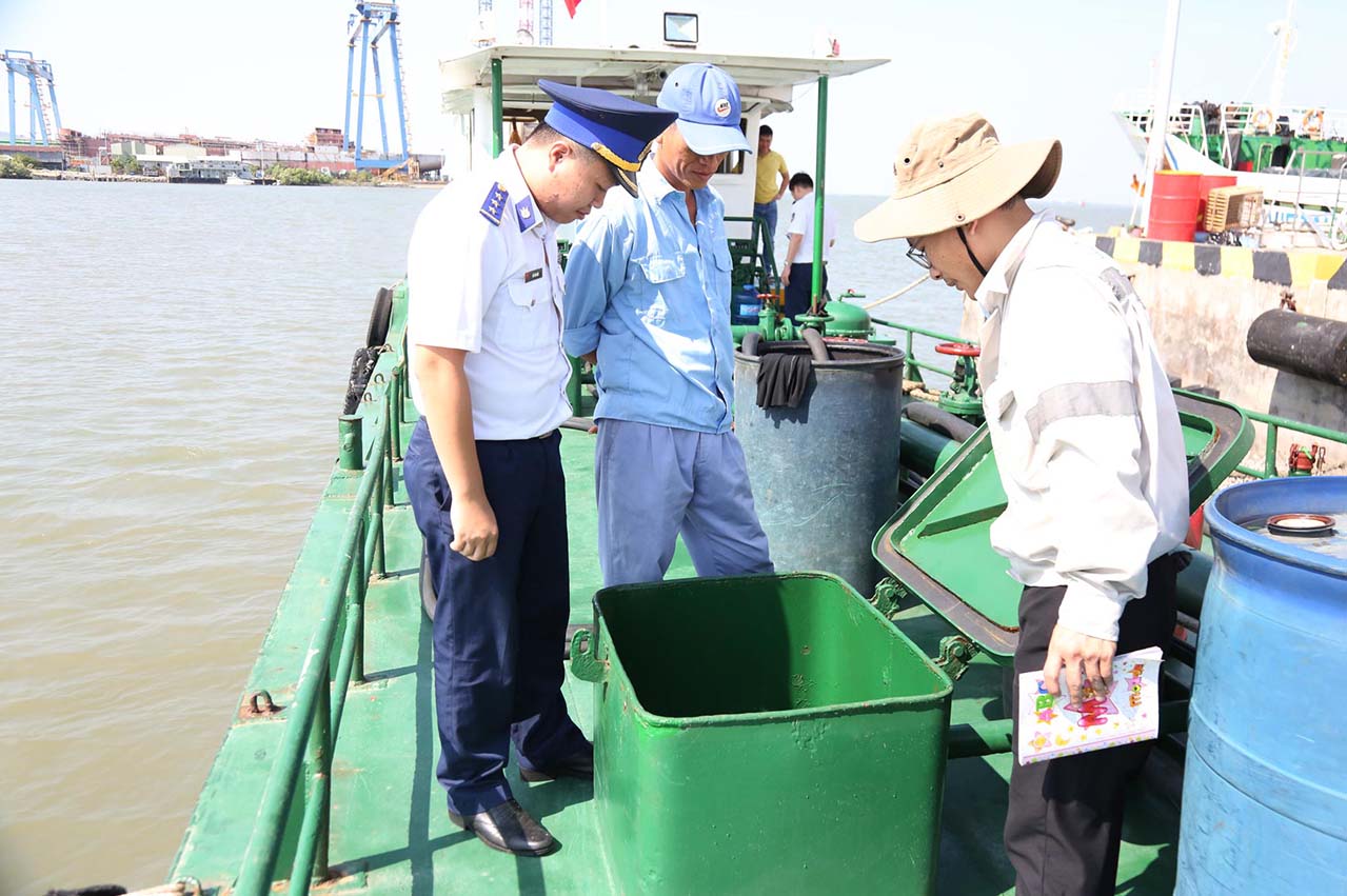Vietnam Coast Guard holds “Yen Dinh 0025” over 18,000 litre diesel cargo 26 5e0588653f111 1577420901