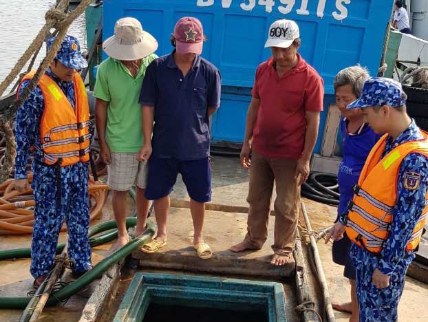 Vietnam Coast Guard detains ships over alleged illegal cargoes 26 5e0d83ec81a0e 1577944044