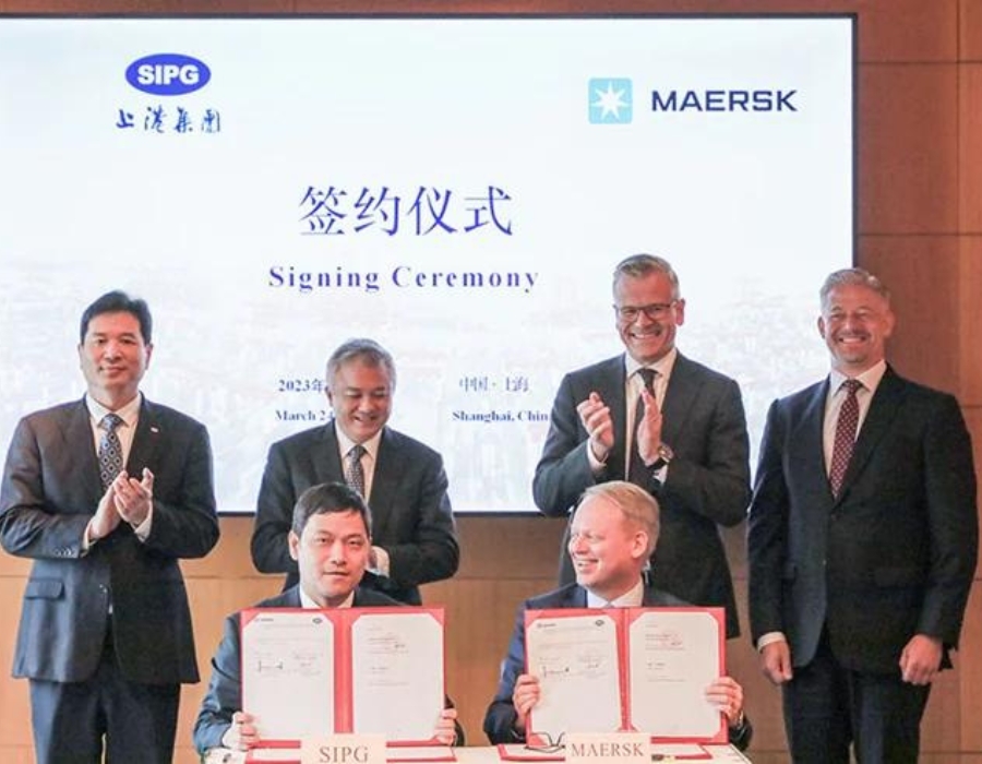 Maersk and Shanghai International Port ink deal on green methanol bunkering 26 98 1