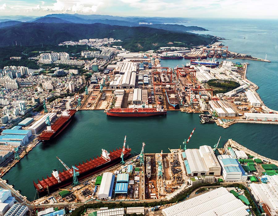 Feature: The amazing founding story of Hyundai Heavy Industries - HHI’s 50th Anniversary 28 Aerial view of HHI shipyard in Ulsan copyright HHI Group MT