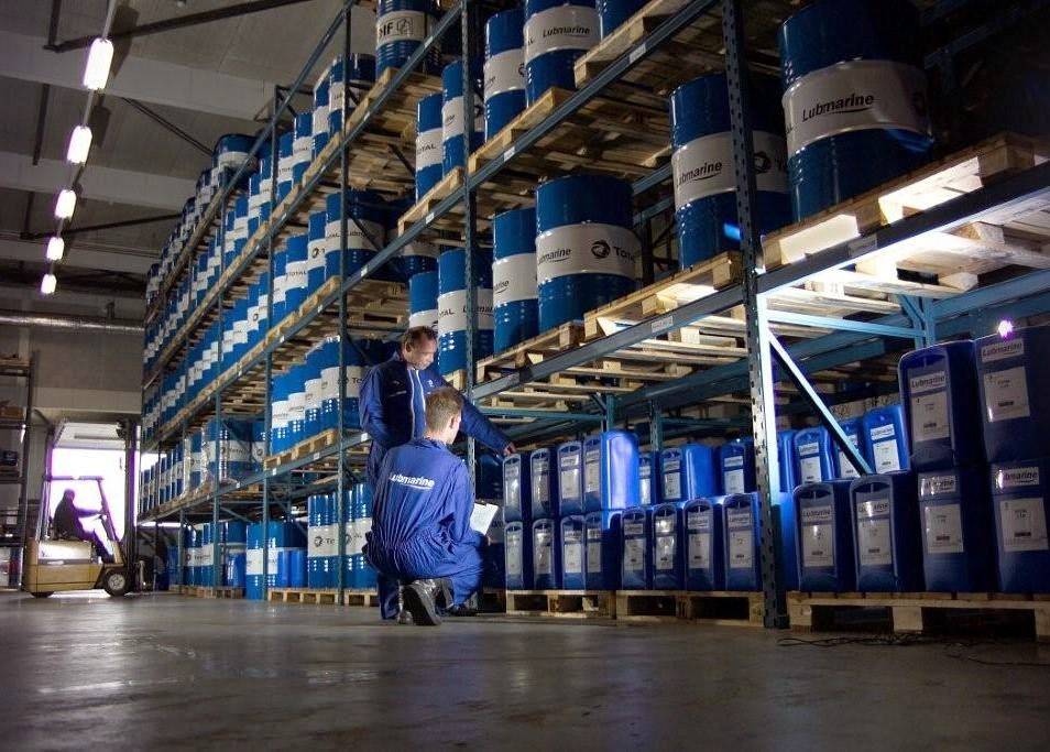 Lubmarine: Critical steps to delivering effective marine engine lubrication 28 TOTAL LUBMARINE