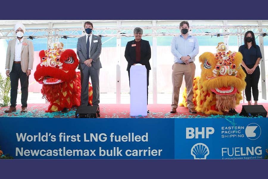 BHP and EPS welcome worlds first LNG fuelled Newcastlemax bulk carrier for bunkering in Singapore by Shell