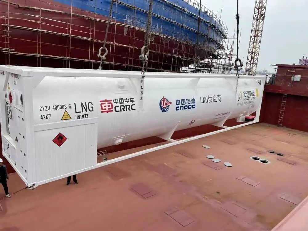 China: Domestic container newbuilds installed with exchangeable LNG marine fuel tanks