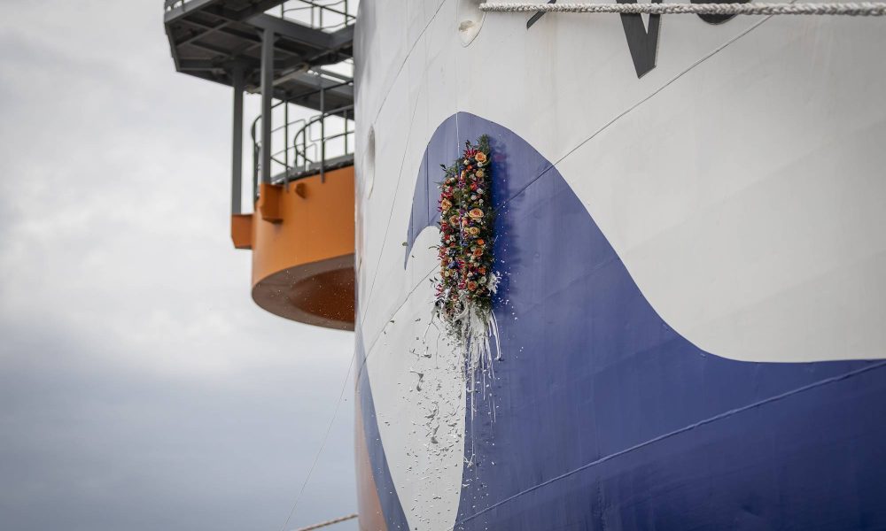 Image christening ceremony Vox Ariane