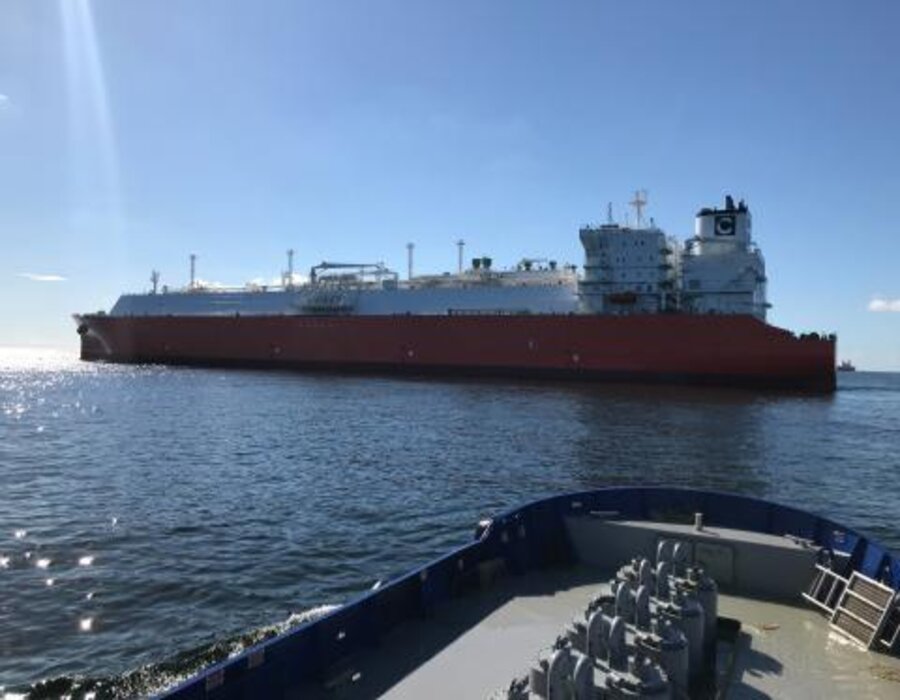 Lubmarine delivers Talusia Universal to LNG tanker Celsius Cabrera at Texas, Mexico 26 Lubmarine