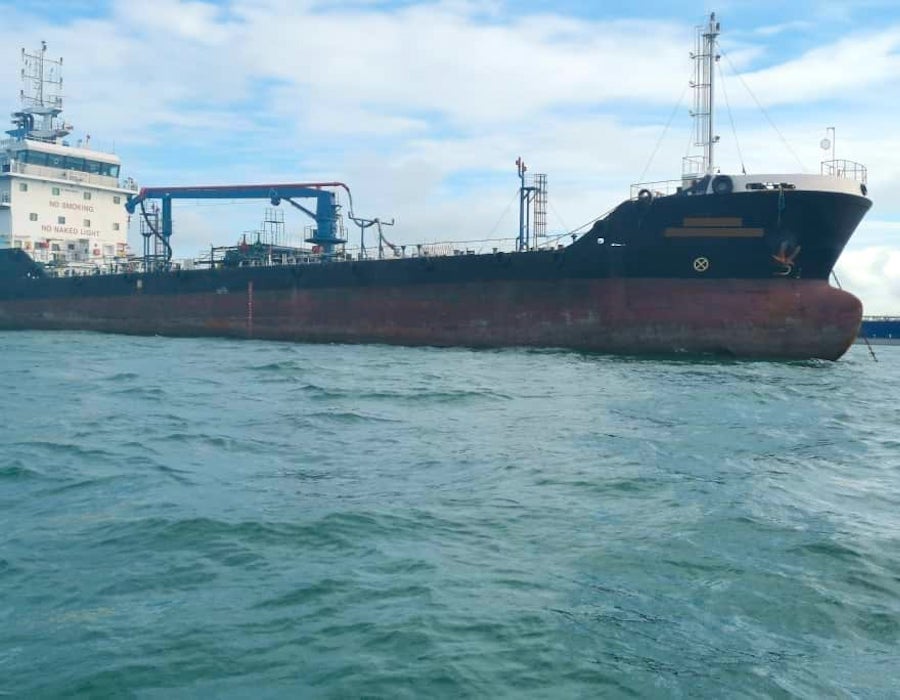Malaysia: MMEA detains Singapore-flagged bunker tanker for anchoring without permit 26 MMEA Singapore Tanker 1