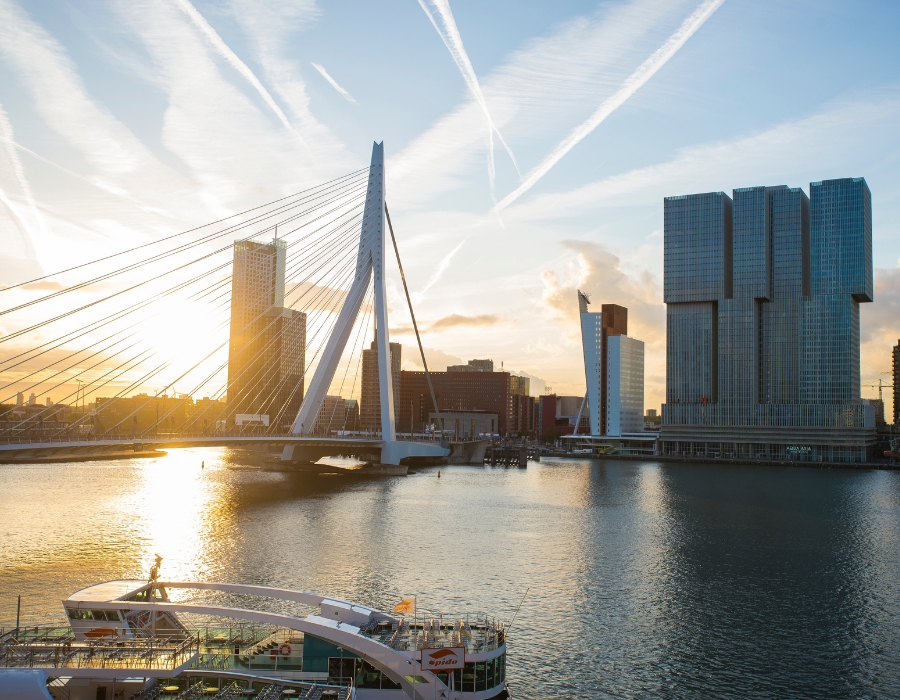 Netherlands: Ministry details Rotterdam bunker licensing system and its ‘limited’ effects on preventing fuel contamination 28 Daniel Agudelo on Unsplash