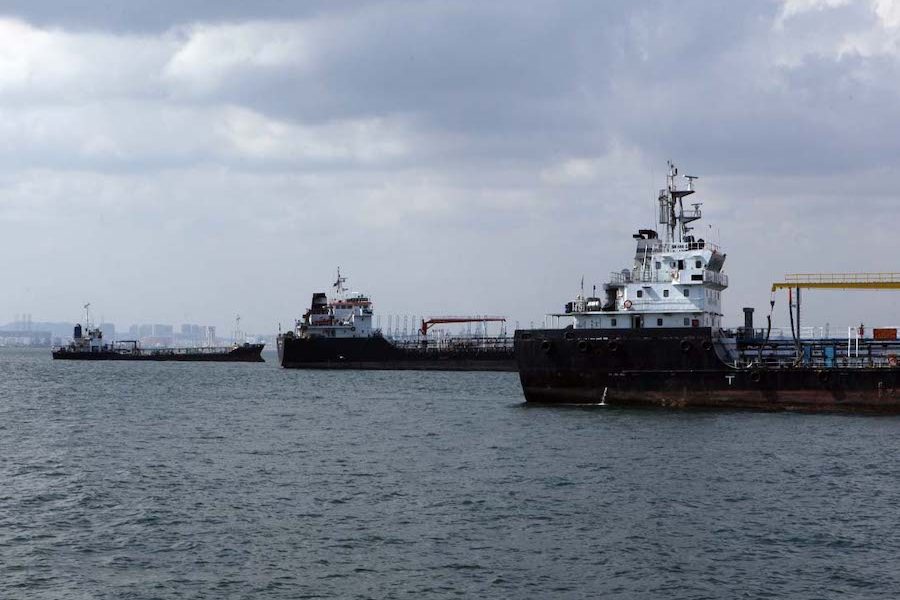 Manifold Times Bunkering Vessels