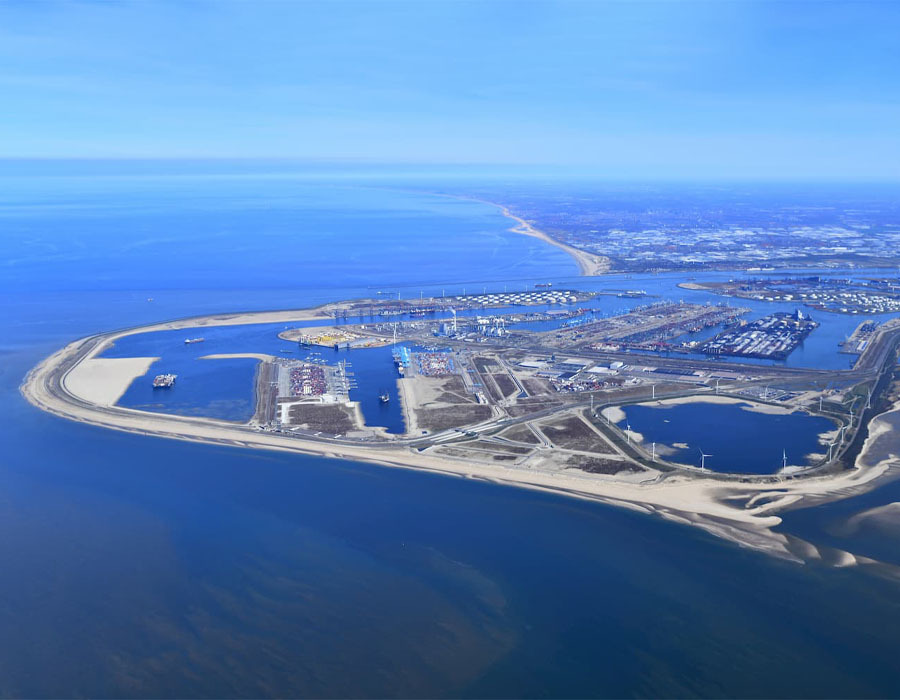 Rotterdam keen to improve its bunkering sector, is hot on the heels of Singapore's MFM mandatory adoption 28 Rotterdam aerial view