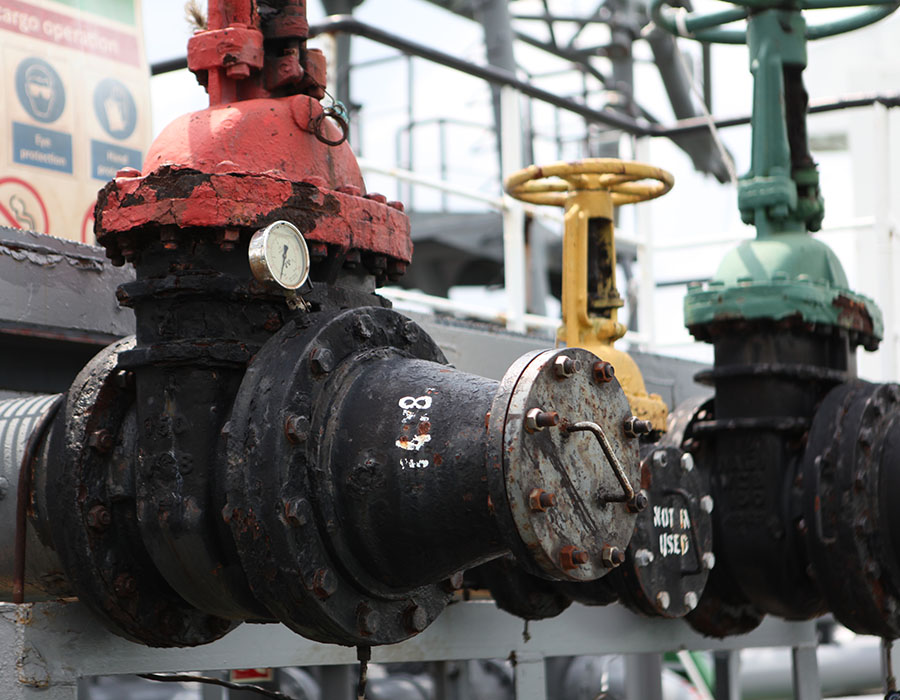 Rusty bunker manifold MT