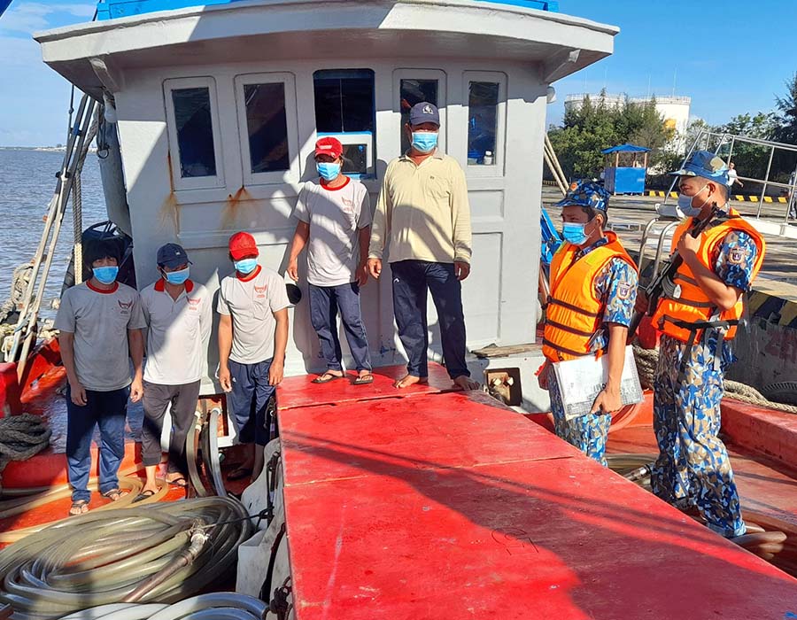 Vietnam: Coast Guard detains TG 90659 TS over unknown origin 100,000 litre diesel cargo 26 TG 90659 TS