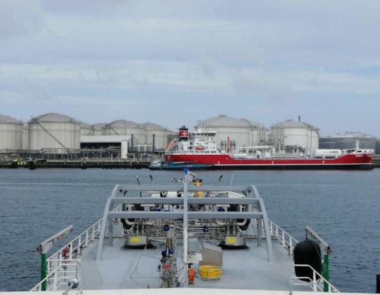 Premier SIMOPS LNG bunker delivery completed at the port of Rotterdam ...