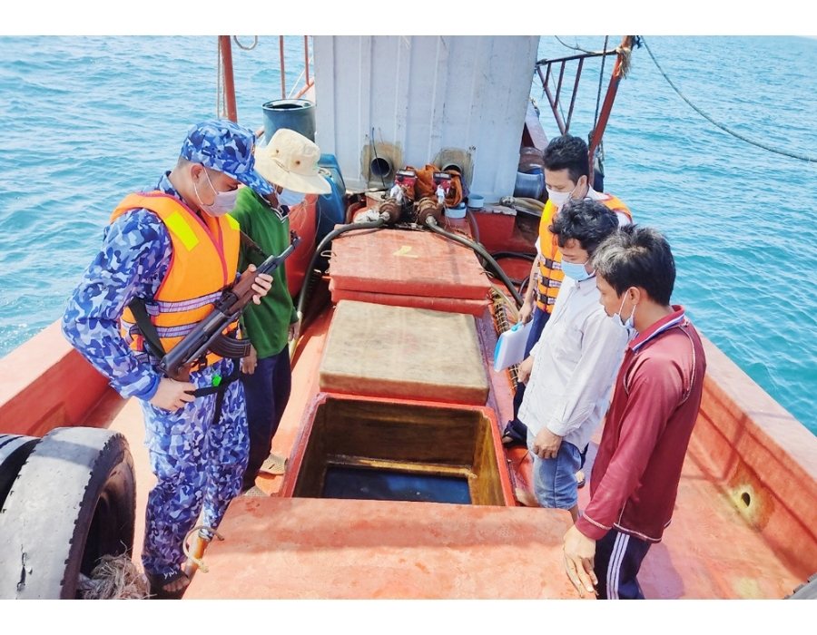 Vietnam Coast Guard detains wooden-hulled ship, seizes 27,000 litres of illegal diesel 26 Untitled design 1