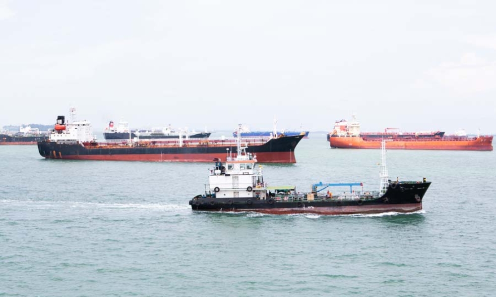 SG bunker tanker sailing Photo by Manifold Times