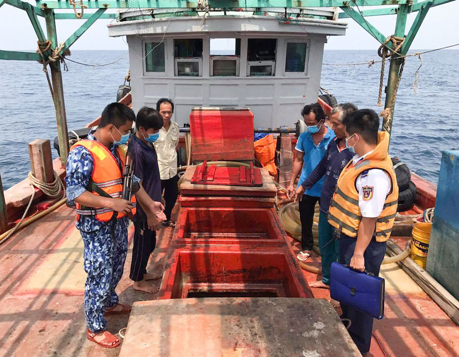 Vietnam: Coast Guard detains modified fishing boat with 100,000 litres of DO 26 Vietnam Coast Guard 1 1