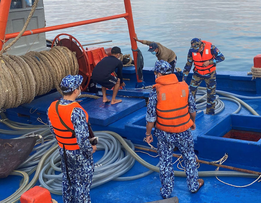 Vietnam: Coast Guards report rise in vessels selling illegal diesel oil in southern region 26 Vietnam Coast Guard 1