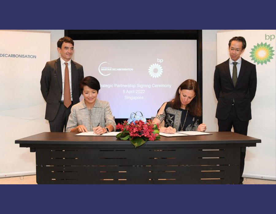 Singapore: bp joins Global Centre for Maritime Decarbonisation, adds SGD 10 million in funding 26 gcmd signing ceremony.img .750.medium