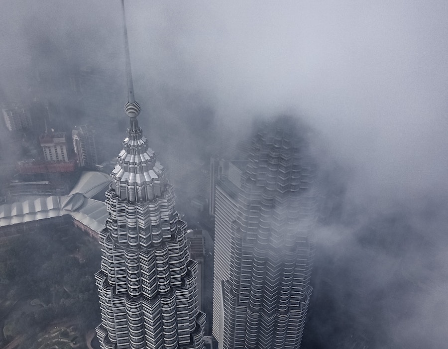 Petronas & CNOOC form partnership to explore LNG bunkering supply solutions 26 nazarizal mohammad f9OkiGRO j4 unsplash