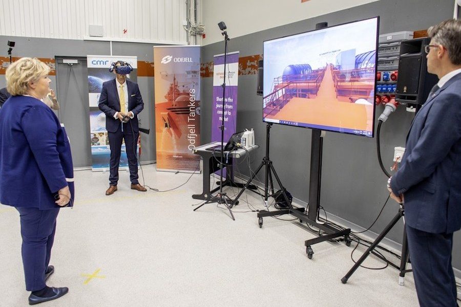 odfjell presents fuel cell to prime minister erna solberg foto sustainable energy catapult center