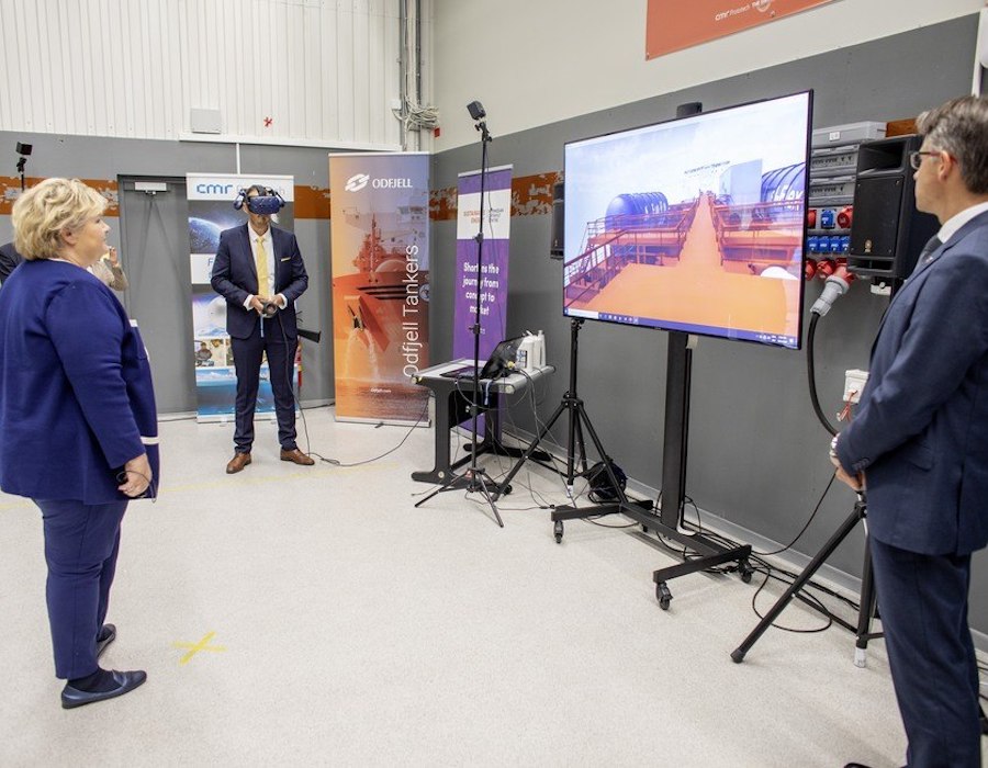 odfjell presents fuel cell to prime minister erna solberg foto sustainable energy catapult center