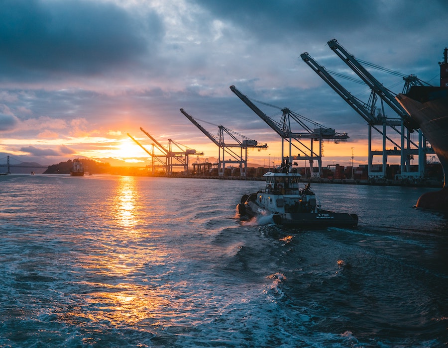BIMCO offers free information on ports 26 ronan furuta daSq9zhROxY unsplash
