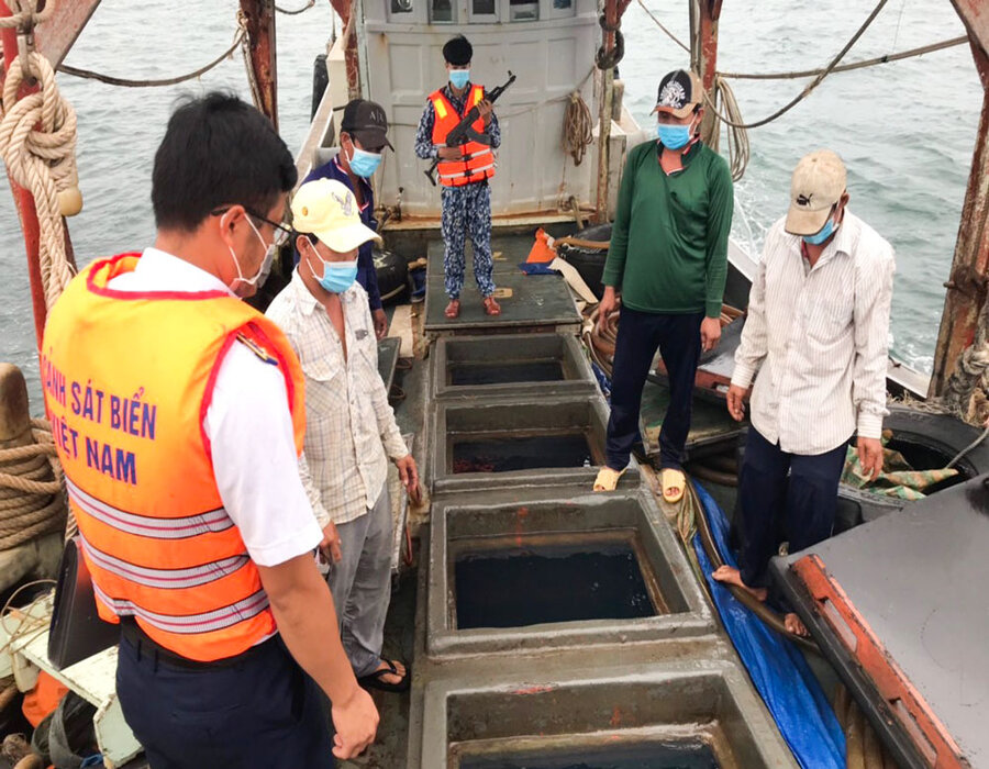 Vietnam: Coastguard arrests vessel transporting 50,000 litres of diesel oil 26 vietnam 1